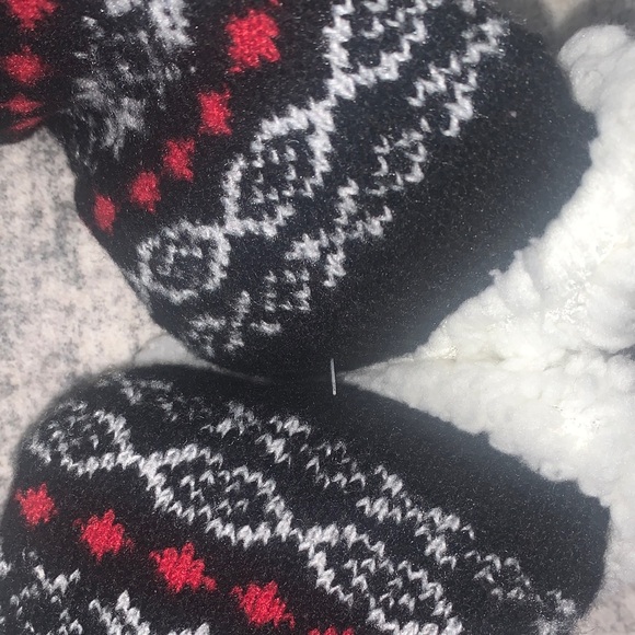 Cozy MUK LUKS Woman’s Cabin Socks Black and Red Knit 4/$20 - Picture 4 of 7